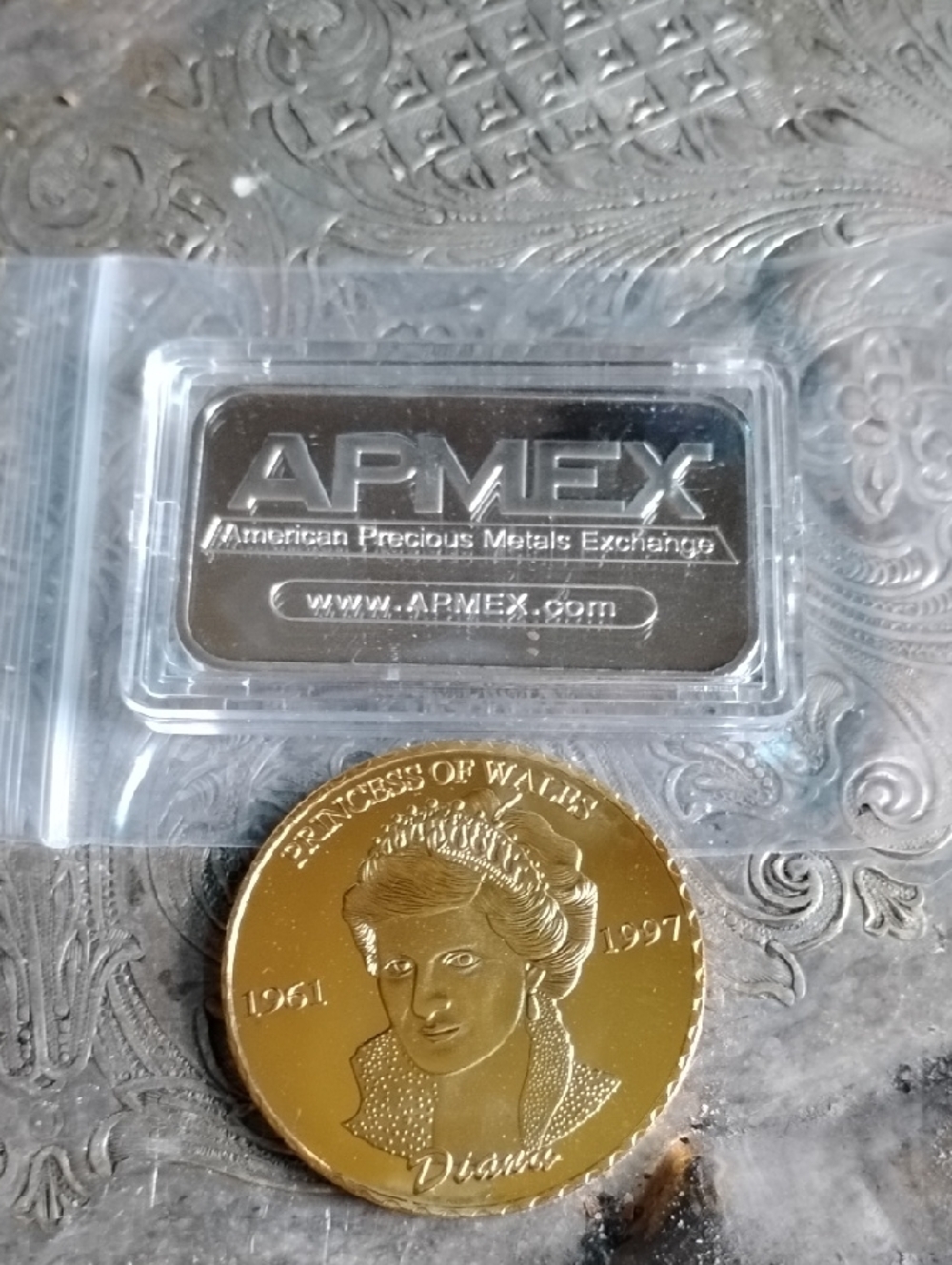 One Ounce Fine Brilliant Design Silver Bar &1997 Princess of Wales Golden Coin